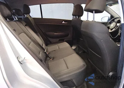 2020 Kia Sportage Lx z USA, uszkodzony, nr VIN KNDPMCAC5L7661886